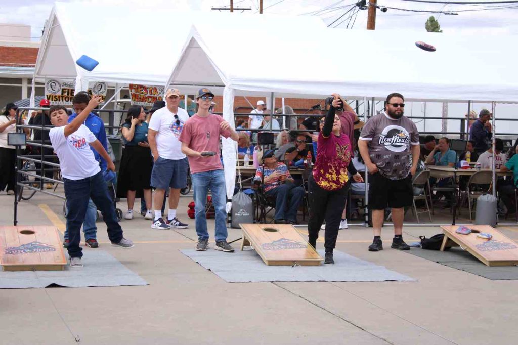 corn hole players