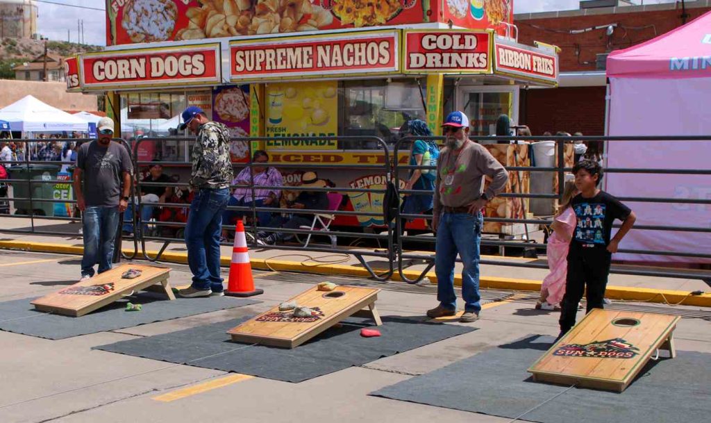 cornhole tournament bag tossers