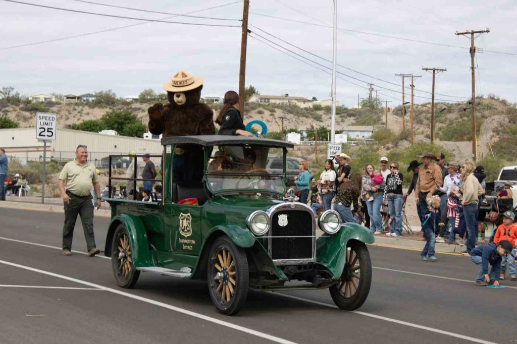 fiesta parade smoky bear
